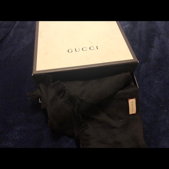COPY - Authentic (real) Gucci scarf - Picture 3 of 6